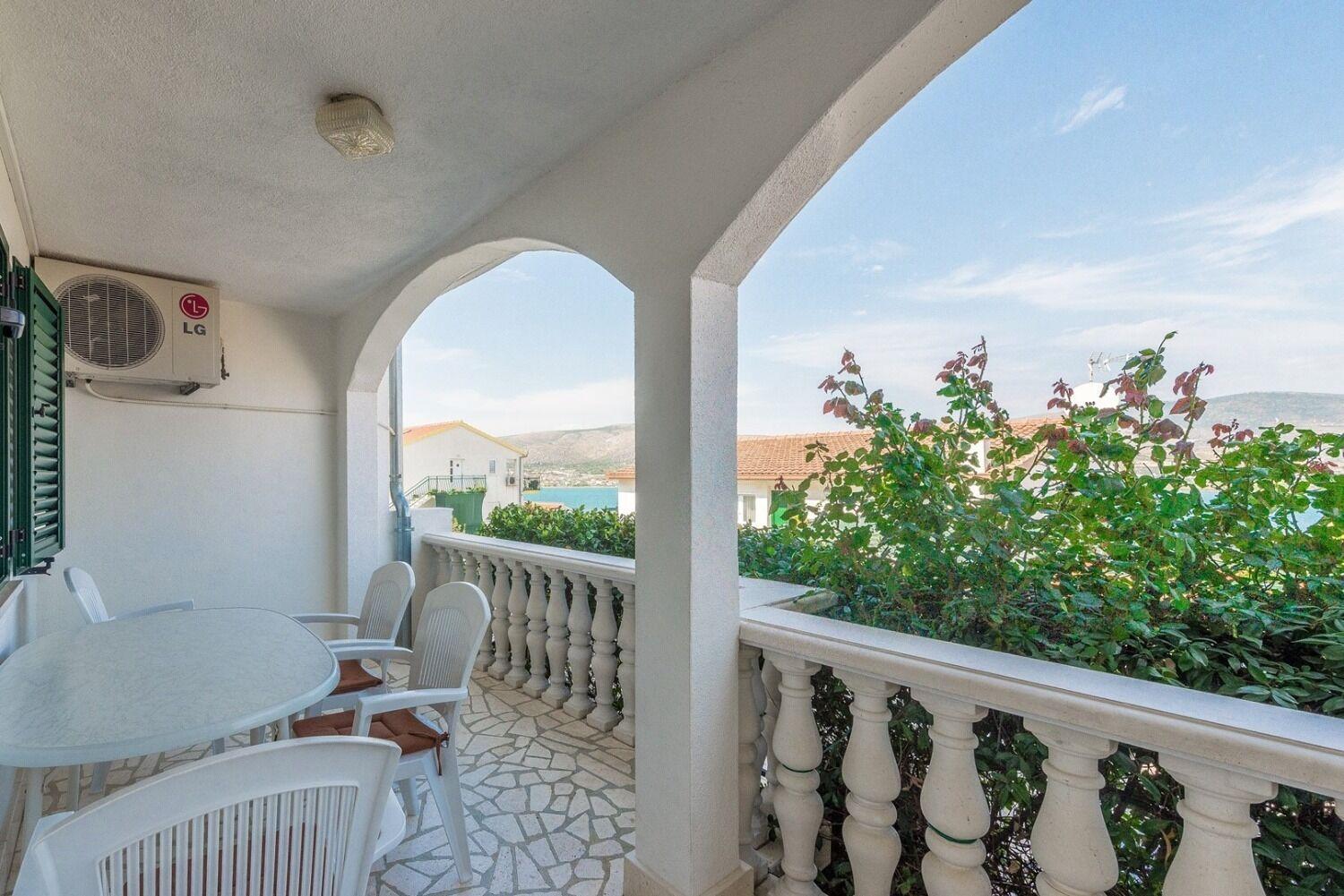Apartment Bubi Trogir Eksteriør billede