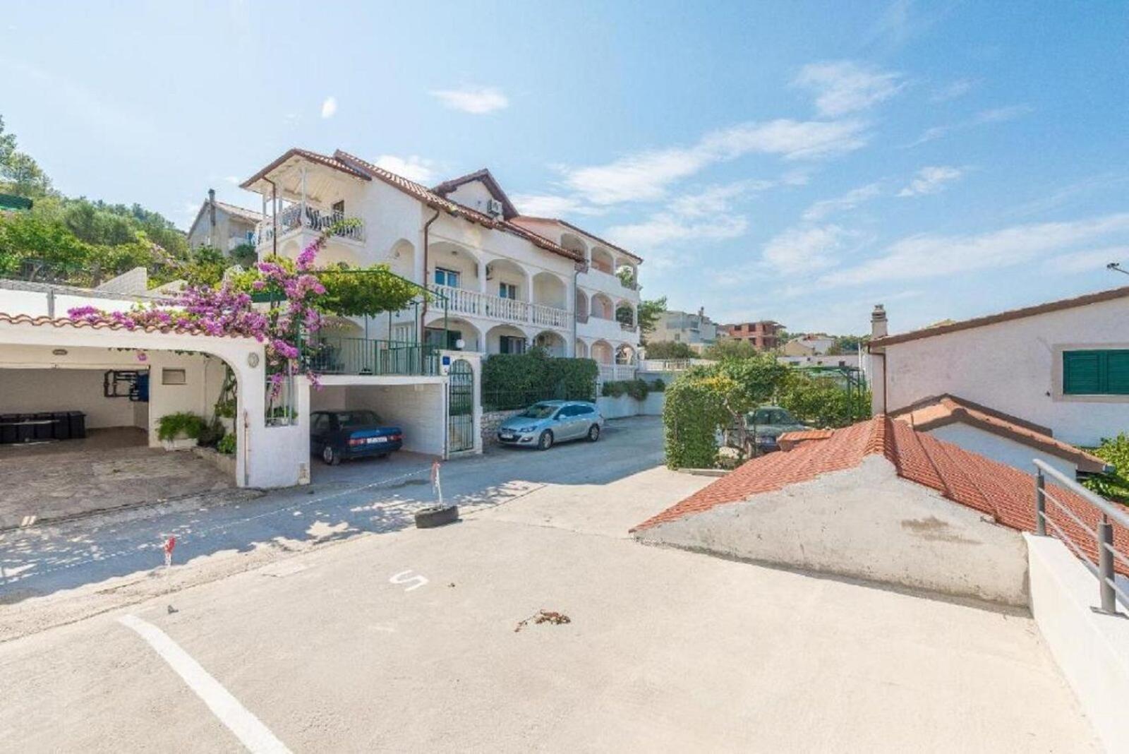 Apartment Bubi Trogir Eksteriør billede